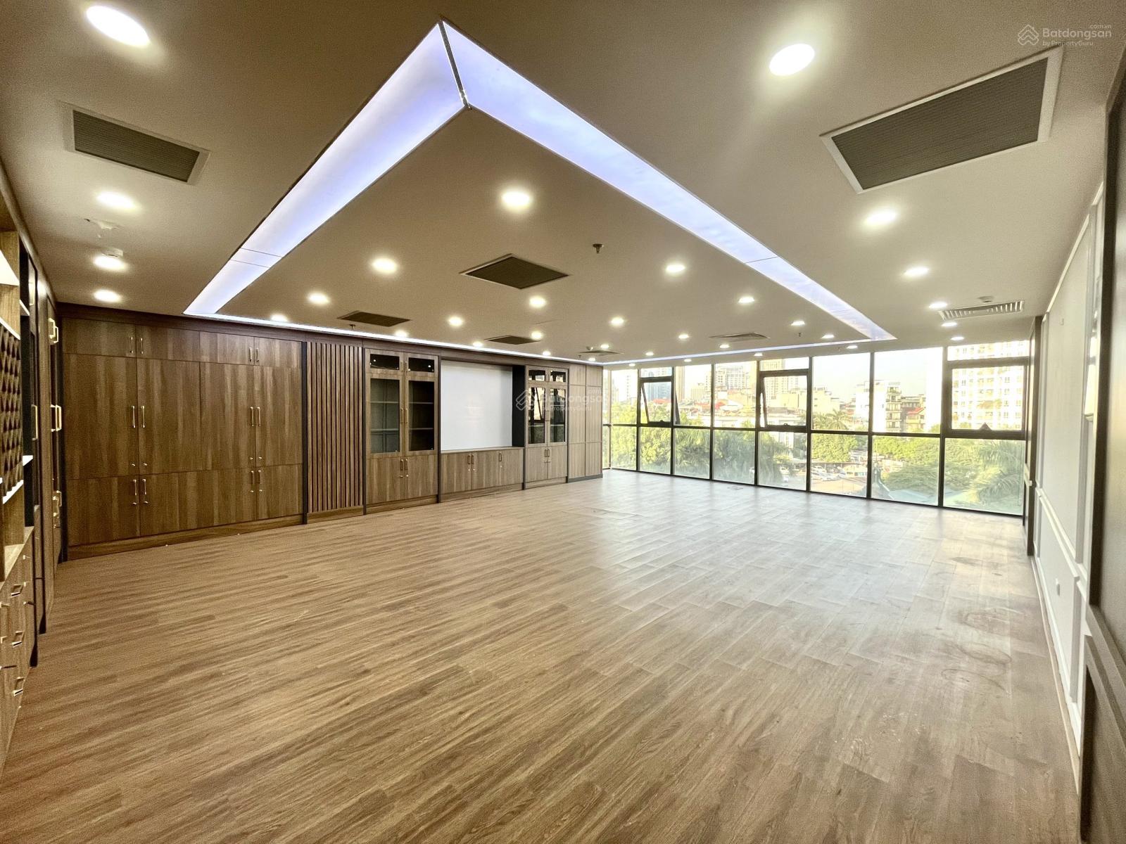 Cho thuê văn phòng 450m² giá 90 triệu tại Ngoại Giao Đoàn - Cơ hội hiếm có!
