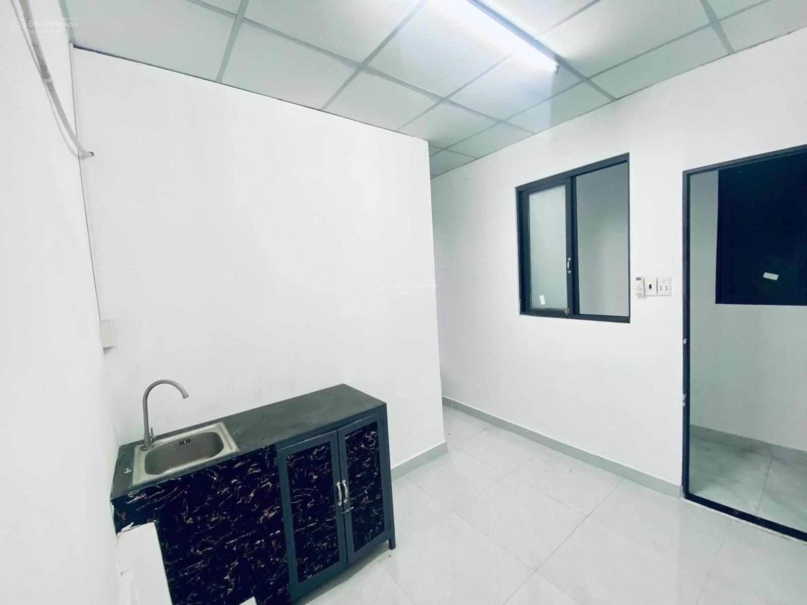 Phòng trọ Cát Lái 15m² giá 2,7 triệu - Không gian thoải mái