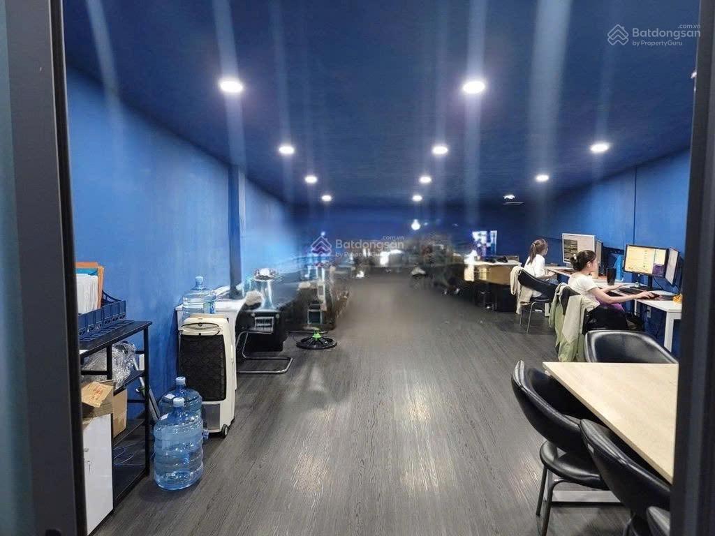 Nhà cho thuê nguyên căn 168m² mặt tiền Lê Văn Lương, Quận 7 - Kinh doanh sầm uất!