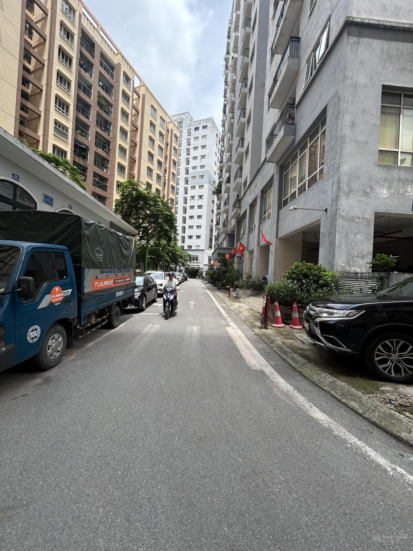 Căn hộ chung cư 63m² giá 11.5 triệu - Ngõ 36 Hoàng Cầu, view hồ tuyệt đẹp!