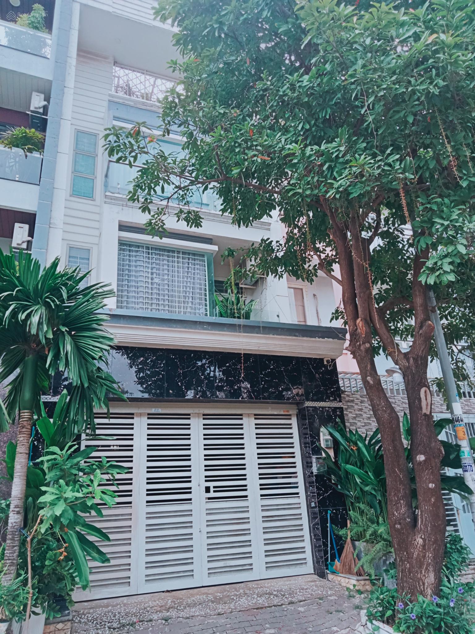 Bán gấp FrontHouse 4 tầng KDC Savimex 90m² giá 13.7 tỷ - View công viên tuyệt đẹp!