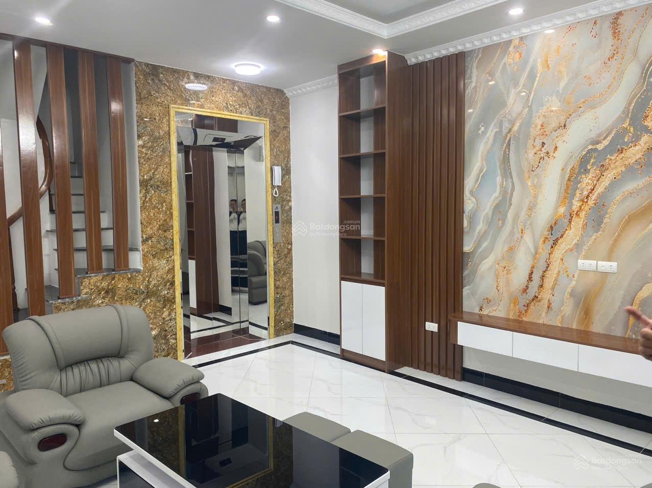 Nhà 6 tầng Phạm Văn Đồng, 38m² giá 9,3 tỷ - Đầu tư kinh doanh sinh lợi!