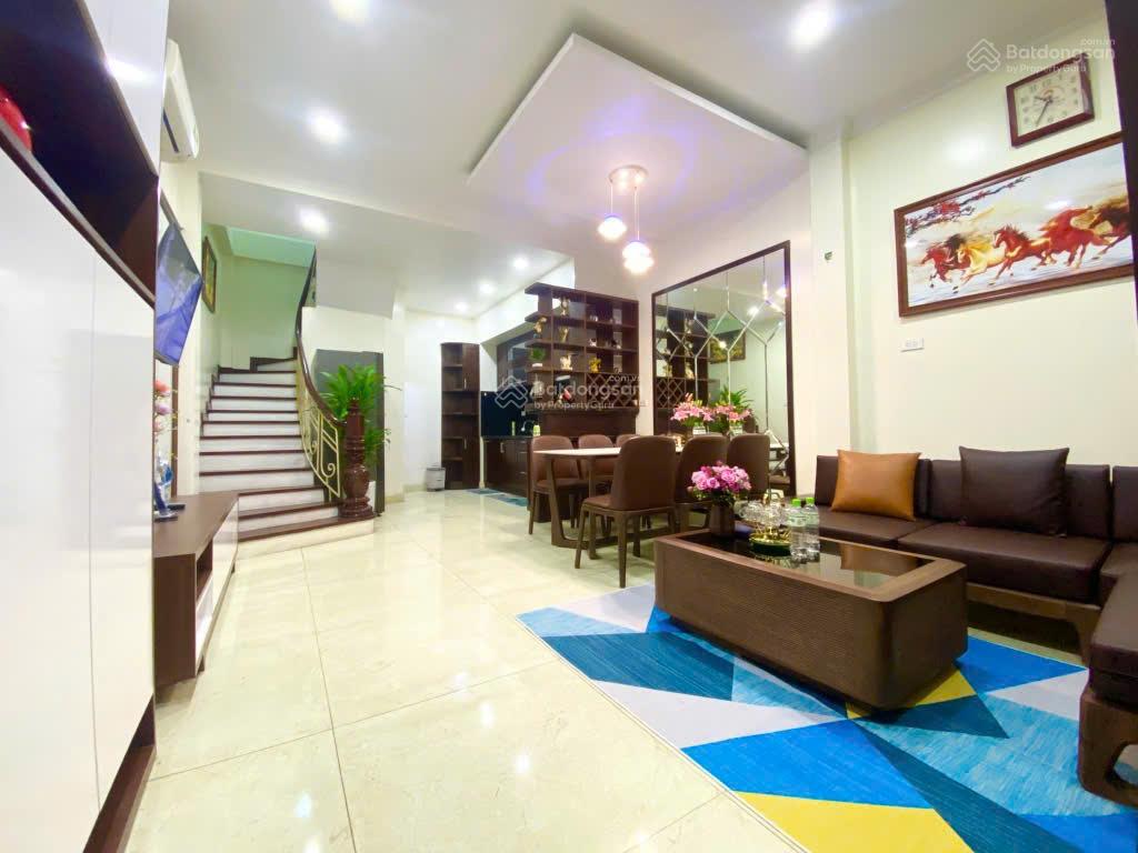 Nhà Đống Đa 50m² giá 11.5 tỷ - Vị trí đắc địa, 2 mặt thoáng!