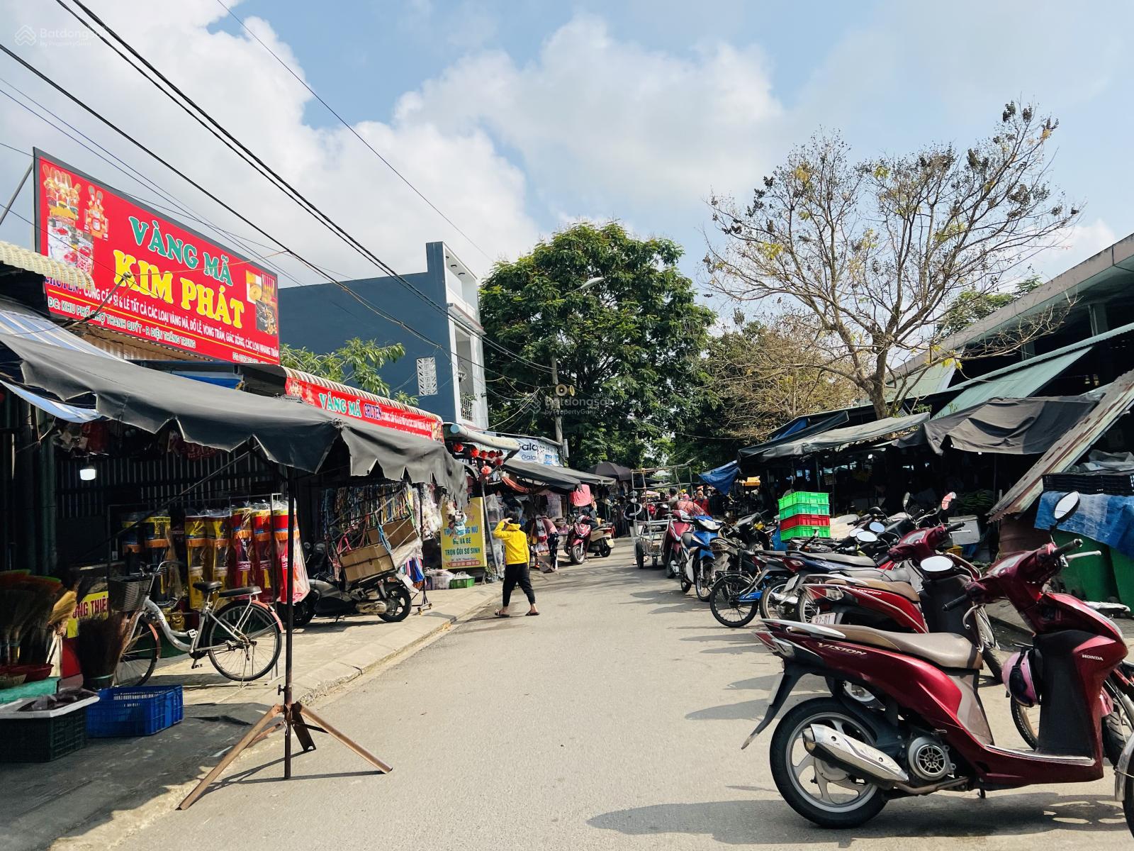 Nhà phố 3 tầng mặt chợ 99m² giá 4.2 tỷ - Cơ hội hiếm có!