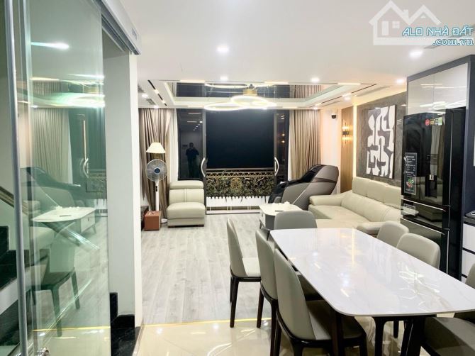 Bán Nhà 7 Tầng Mặt Phố Cát Linh 55m² giá 37 Tỷ - Cơ Hội Kinh Doanh Độc Đáo!