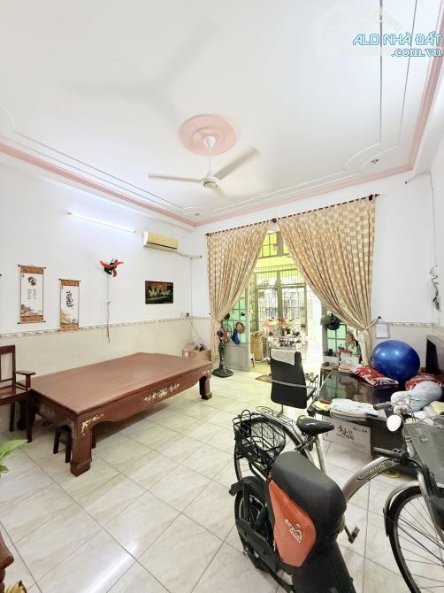 Nhà phố 81m² giá 9.9 tỷ tại Bàu Cát - Cơ hội hiếm có!