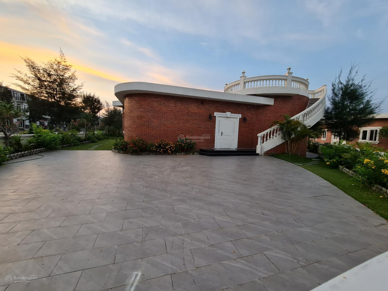 Bán villa biển 3PN 632m² giá 13 tỷ - Cơ hội đầu tư hiếm có!