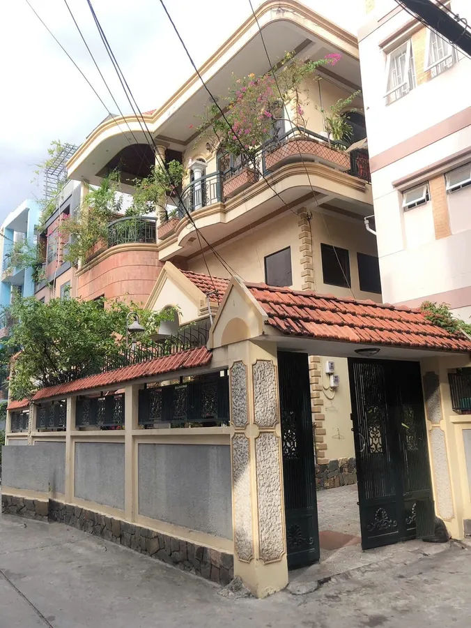 Bán nhà riêng 210m² tại Phan Xích Long, 37,9 tỷ - Cơ hội hiếm có!