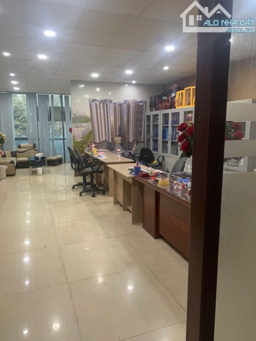 Nhà mặt phố cho thuê 60m² giá 11 triệu - Cơ hội hiếm tại Nguyễn Khánh Toàn