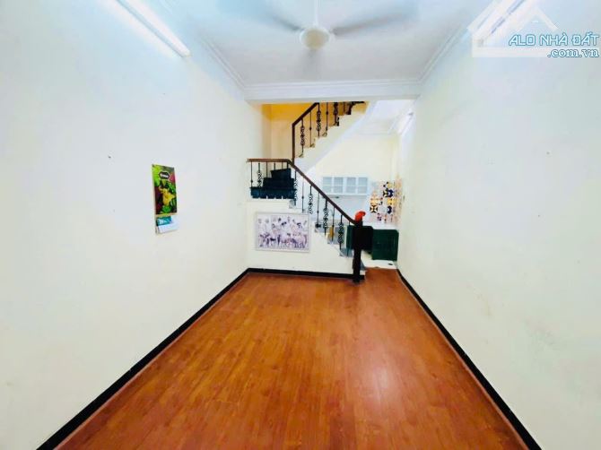 Cho thuê nhà phố Bạch Đằng 32m² giá 12 triệu - Cơ hội hiếm có!