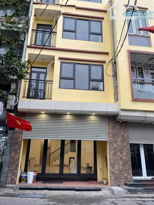 Nhà cho thuê 95m² tại Trần Quốc Hoàn, Cầu Giấy - Cơ hội tốt cho văn phòng!