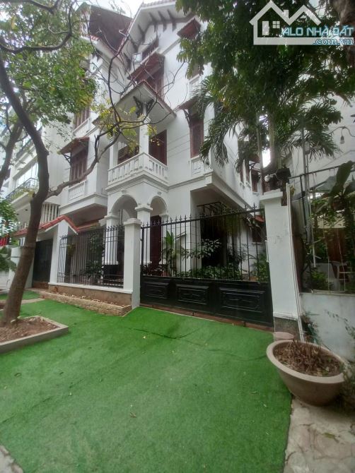 Biệt Thự Dịch Vọng Hậu 160m² giá 79 triệu - Cơ hội cho thuê tốt!