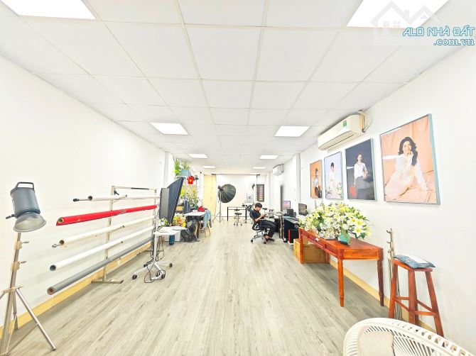 Sàn văn phòng 100m² giá 15 triệu - View kính đẹp tại Thanh Xuân!