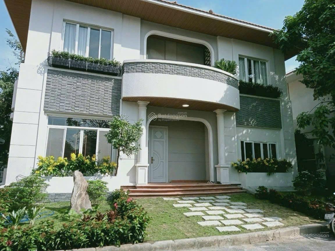 Bán gấp biệt thự đơn lập Phú Gia 318m² giá 85 tỷ - An ninh tốt, nội thất cao cấp!