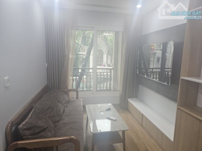 Căn hộ dịch vụ 50m² giá 12 triệu tại Lạc Long Quân - Dọn vào ở ngay!