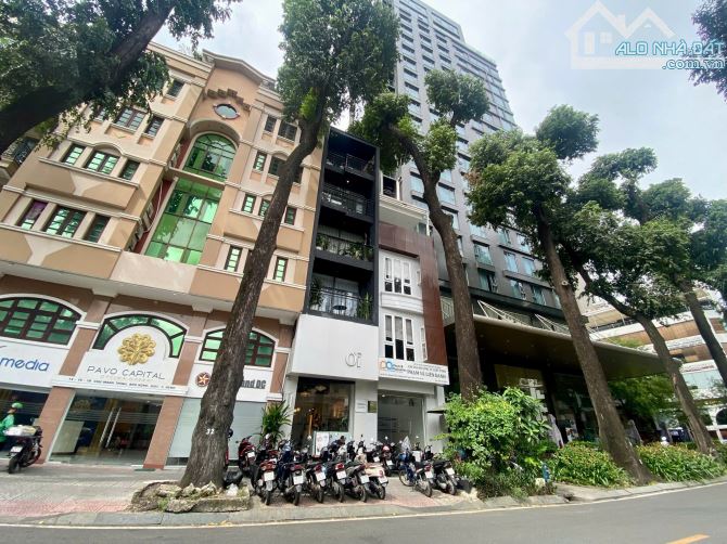 Bán gấp nhà 10 Chu Mạnh Trinh 4x14m, Quận 1 - Vị trí đắc địa!