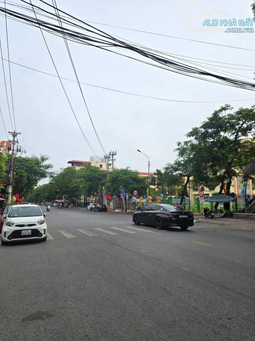 Bán nhà mặt phố Văn Cao 90m² giá 17.5 tỷ - Cơ hội vàng kinh doanh!