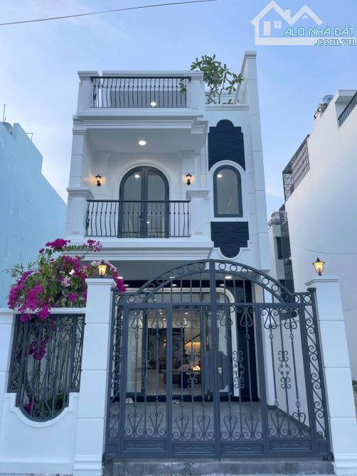 Nhà phố 90m² giá 2.5 tỷ - Sân rộng, vị trí đẹp