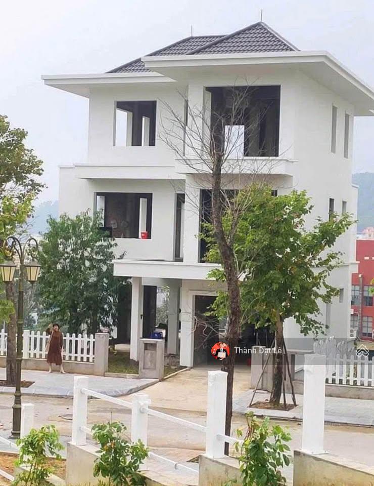 Biệt thự 300m² giá 17.5 tỷ Đồi Phoenix - Cơ hội đầu tư tốt!