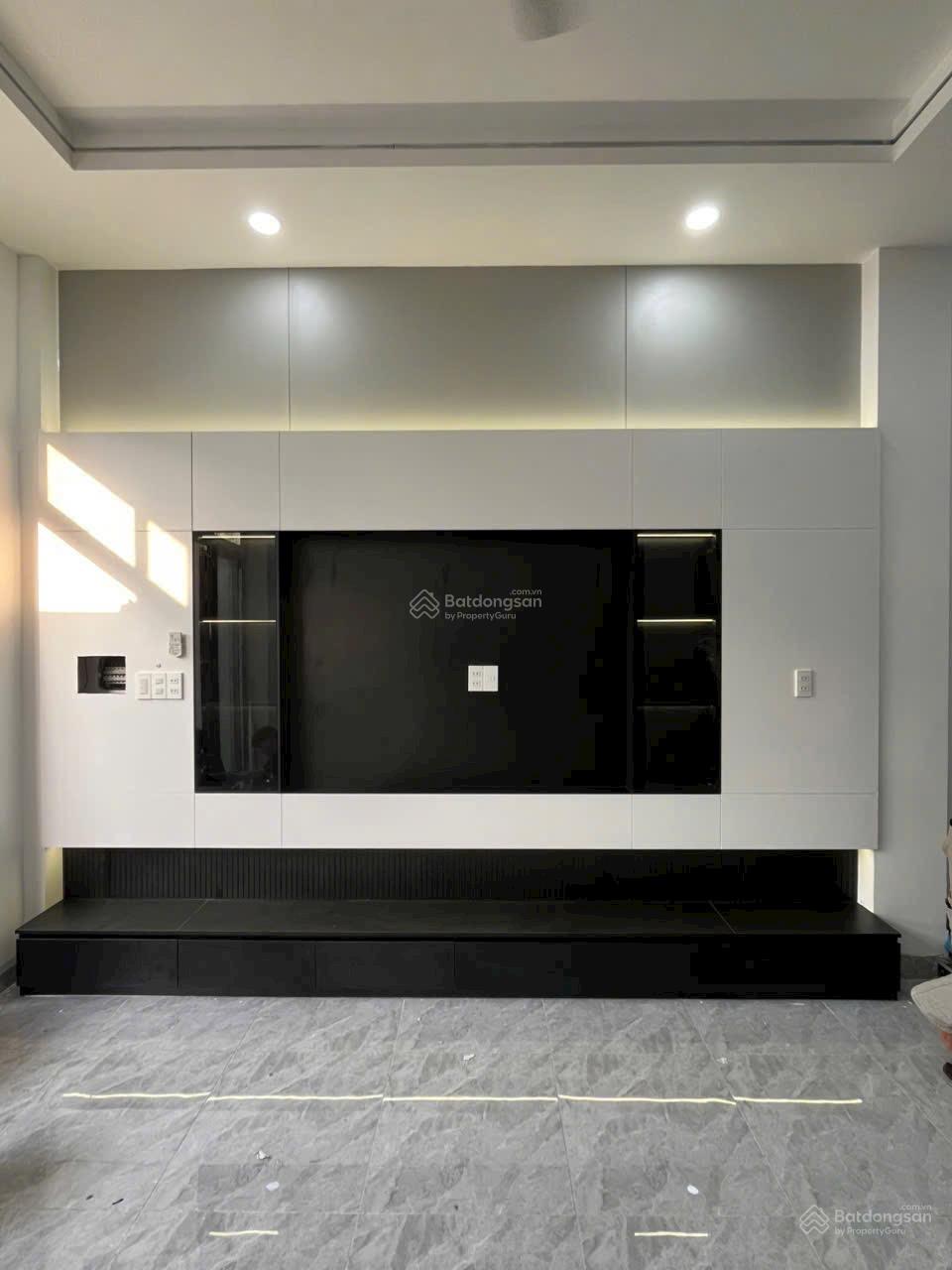 Nhà phố 54m² giá 5 tỷ tại Long Trường - Cơ hội hiếm có!