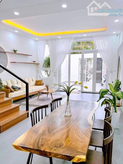 Nhà phố 2 tầng 70m² tại Bình Thạnh giá chỉ 2.45 tỷ - Cơ hội hiếm có!