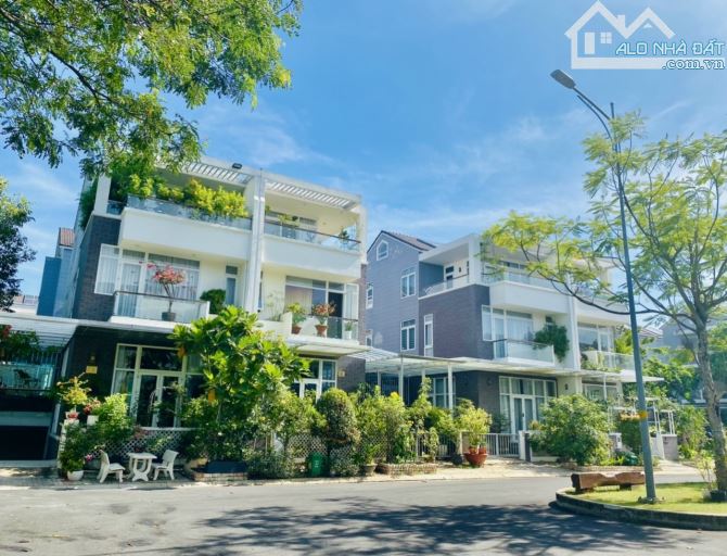 Biệt thự song lập 7.4x18m giá 12 tỷ - Cơ hội đầu tư tiềm năng!