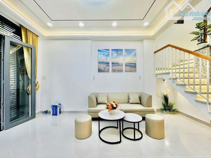 Nhà Đẹp 2 Tầng 63m² giá 3.15 tỷ tại Tân Bình - Cơ hội hiếm có!