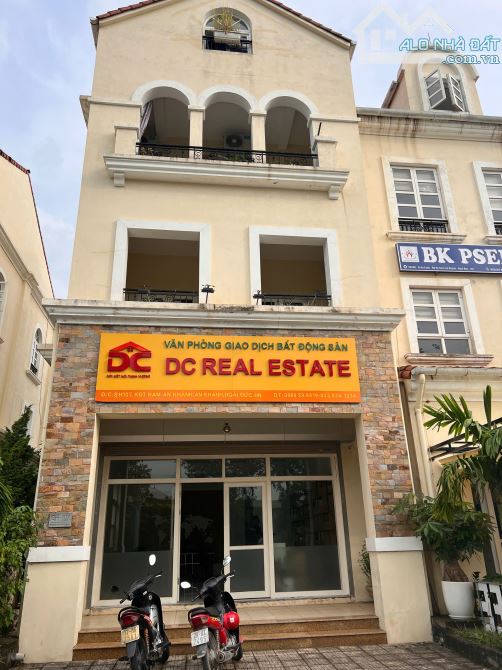 Cho thuê shophouse lô góc 210m² giá 25 triệu - Mặt đường chính KĐT Nam An Khánh