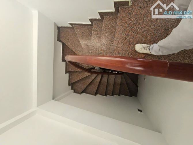 Nhà riêng cho thuê 5 tầng đường Thành Thái 43m² - Đủ đồ, vào ở ngay!