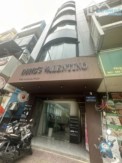 Cho thuê nhà mặt tiền 6x30m giá 250 triệu tại Quận 3 - Cơ hội hiếm