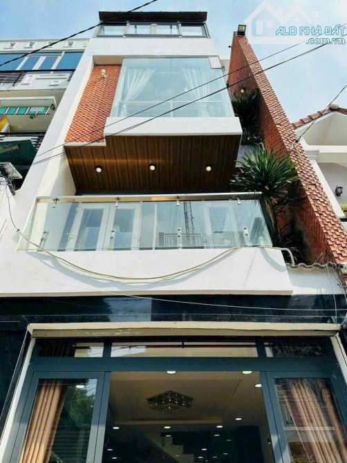 Nhà Cách Mạng Tháng Tám 67m² giá 2.45 tỷ - Cơ hội hiếm có!