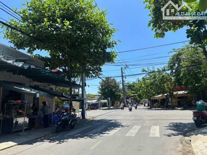 Nhà 3 tầng góc 2 mặt tiền 105m² giá 10.5 tỷ - Cơ hội đầu tư hiếm có!