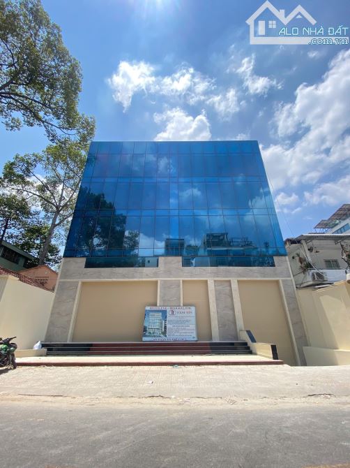 Tòa nhà cho thuê 1.900m² Quận 5 - Cơ hội kinh doanh tuyệt vời!