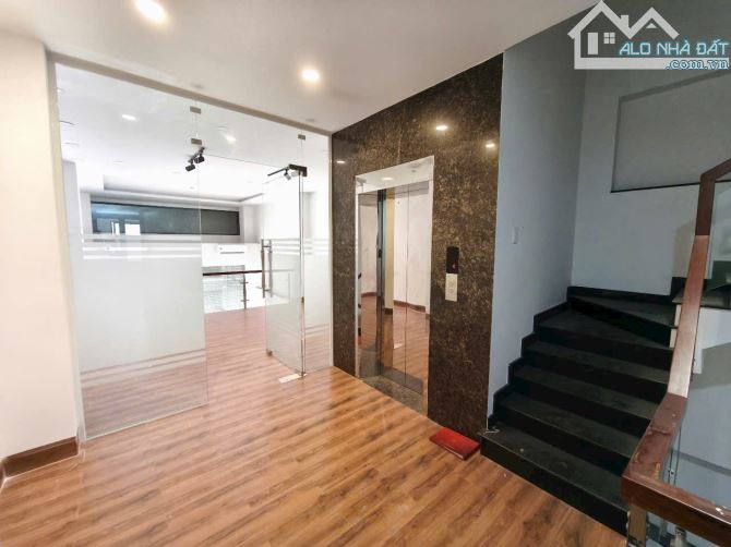 Nhà mặt tiền Trần Nhật Duật 400m² giá 30 triệu - Cơ hội hiếm có!