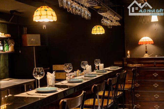 Nhà hàng, bar, cà phê phong cách Tây 280m² giá 4xx - Cơ hội đầu tư hấp dẫn!