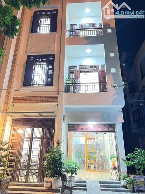 Cho thuê nhà 3 tầng 66m² mặt tiền phố Lương Thế Vinh - Cơ hội kinh doanh tuyệt vời!