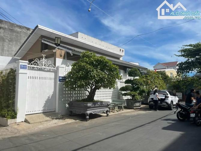 Biệt thự vườn 600m² gần biển Bãi Sau giá 35 triệu - Cơ hội nghỉ dưỡng lý tưởng!