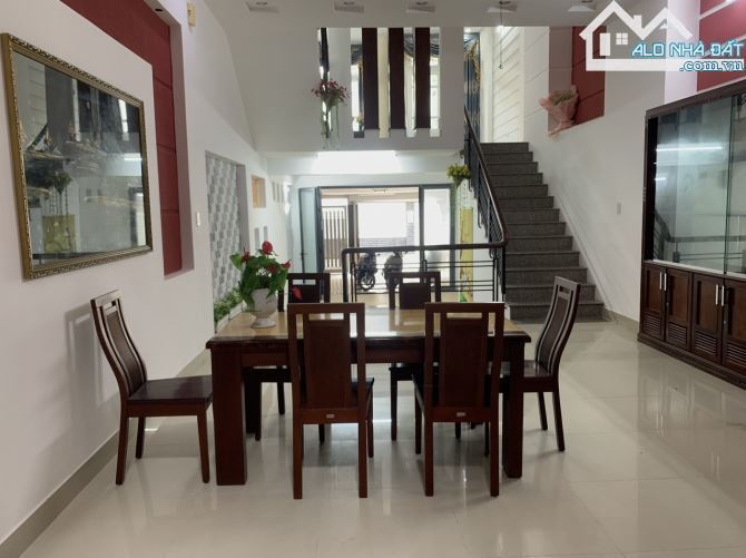 Nhà nguyên căn 100m² Phan Chu Trinh 12 triệu - Cơ hội hiếm có!