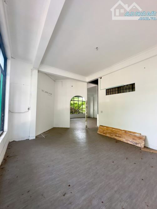 Nhà cho thuê góc 2 mặt tiền Trần Nhật Duật 300m² giá 30 triệu - Cơ hội kinh doanh lý tưởng!