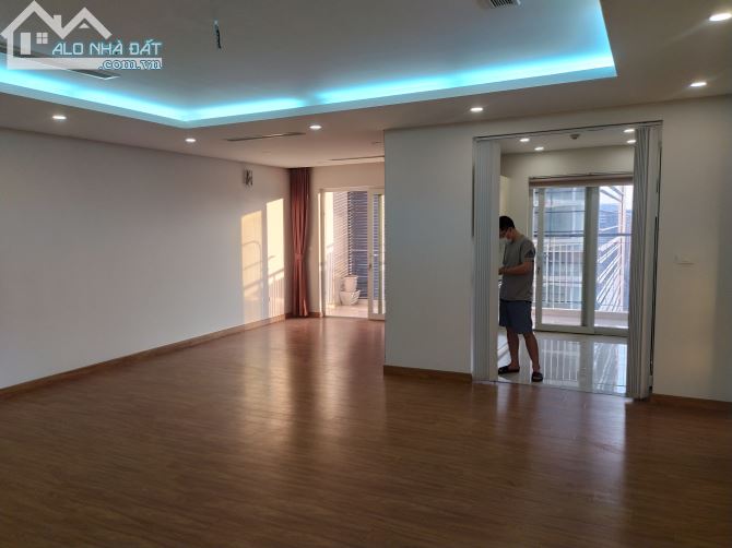 Căn hộ 3 phòng ngủ 125m² Lê Văn Lương giá 15 triệu - Cơ hội hiếm có!