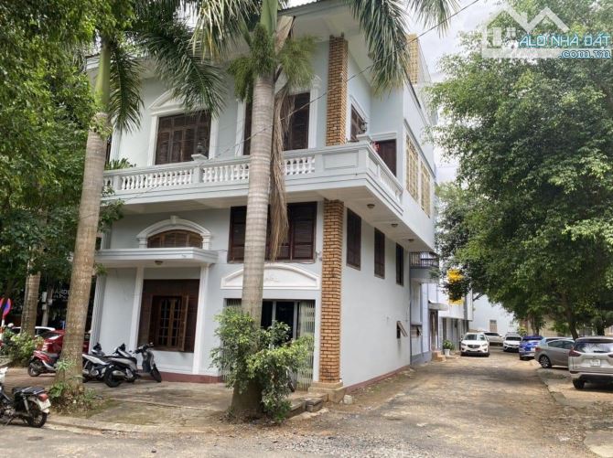 Nhà cho thuê 1 lầu 3 mặt tiền Y Bih Aleo 300m² giá 28 triệu - Cơ hội kinh doanh tuyệt vời!