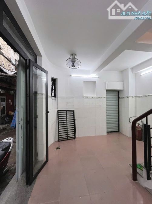 Nhà thuê 16m² gần Hẻm Xe Hơi Thành Thái Q10 - Cơ hội hiếm 10 triệu/tháng!