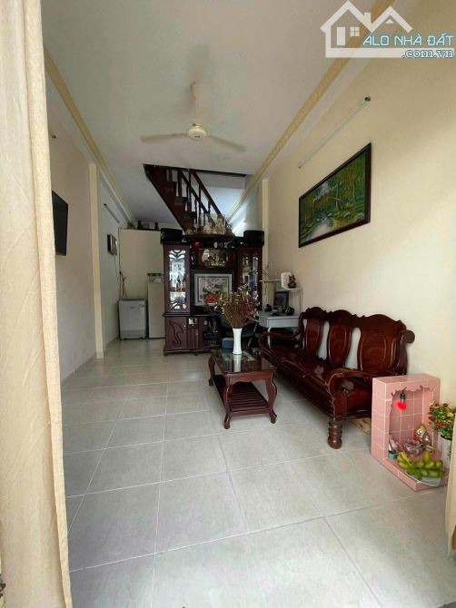 Nhà thuê hẻm xe hơi Thành Thái Q10, 24m² giá 10 triệu - Đầy đủ nội thất