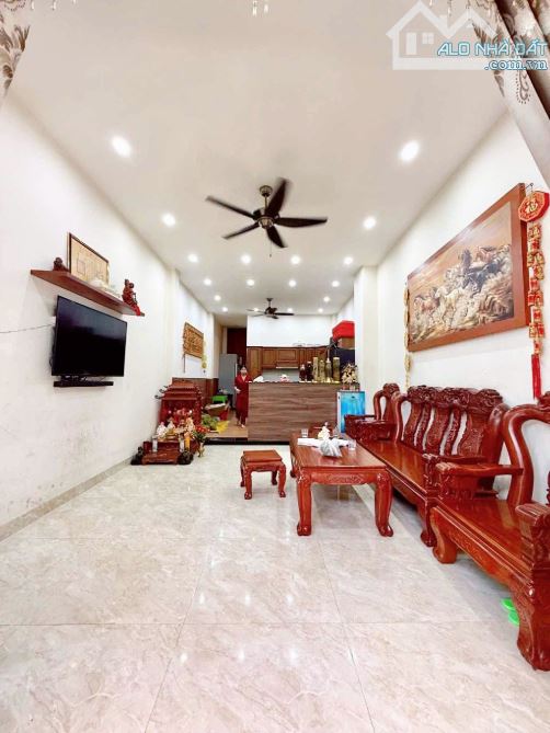 Nhà 2 mặt kiệt Hoàng Diệu 50m² giá 3.7 tỷ - Cơ hội hiếm có!