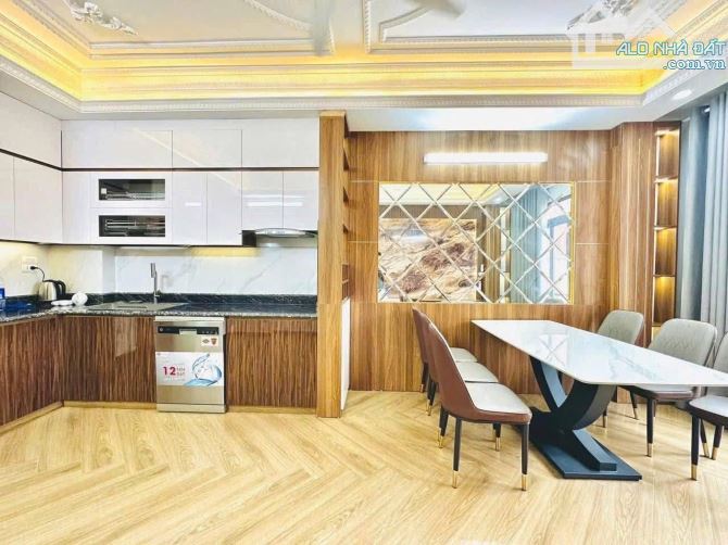 Cho thuê nhà Hoàng Văn Thái 55m² giá 30 triệu - Nhà mới đẹp, thang máy