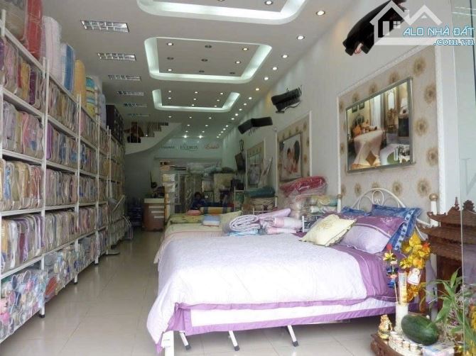 Nhà mặt phố Trần Duy Hưng 56m² giá 52 triệu - Cơ hội kinh doanh tuyệt vời!