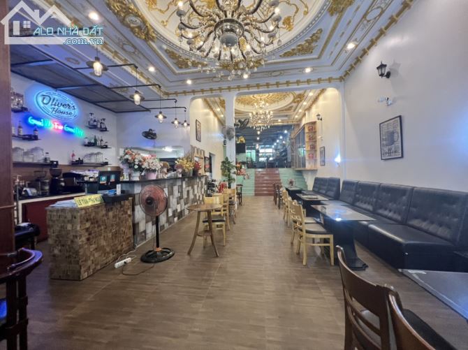 Nhà nguyên căn 300m² mặt tiền Nguyễn Thái Học giá 150 triệu - Cơ hội kinh doanh tuyệt vời!