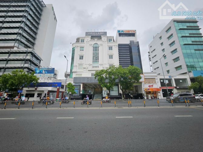 Tòa Nhà Góc 2MT Nguyễn Văn Trỗi 15x20m giá 90 tỷ - Cơ hội đầu tư hấp dẫn!