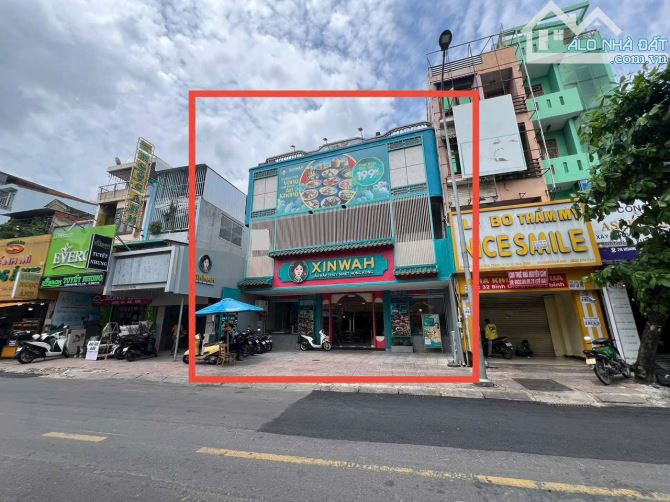Cho thuê nhà mặt tiền 650m² 130 triệu - Vị trí vàng Tân Bình