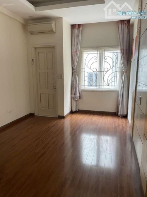 Nhà cho thuê 40m² 5 tầng tại Nghĩa Đô Cầu Giấy - An ninh tuyệt đối!